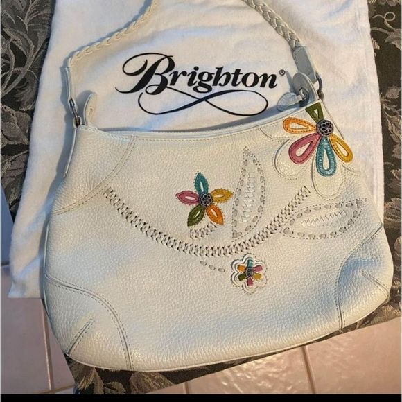 Brighton Handbags - Brighton White Leather Purse With Floral Embroidery 🌸